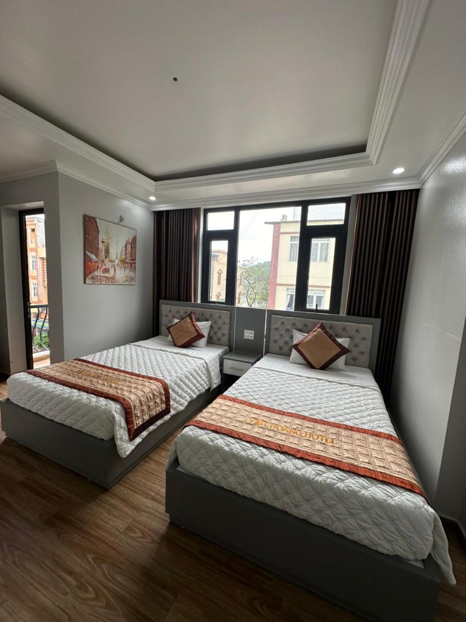 Viet Hoang Hotel Ha Long Exterior photo