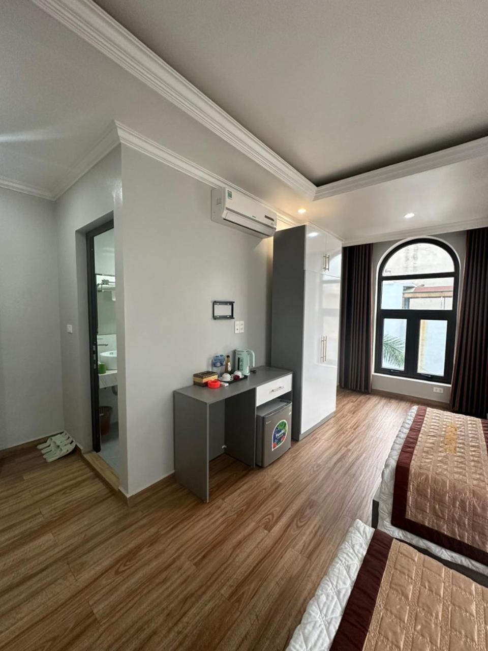 Viet Hoang Hotel Ha Long Exterior photo