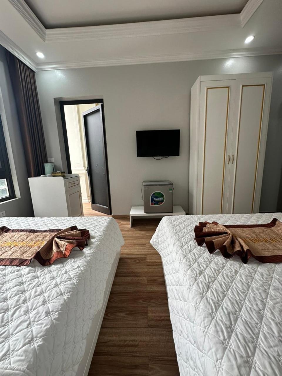 Viet Hoang Hotel Ha Long Exterior photo