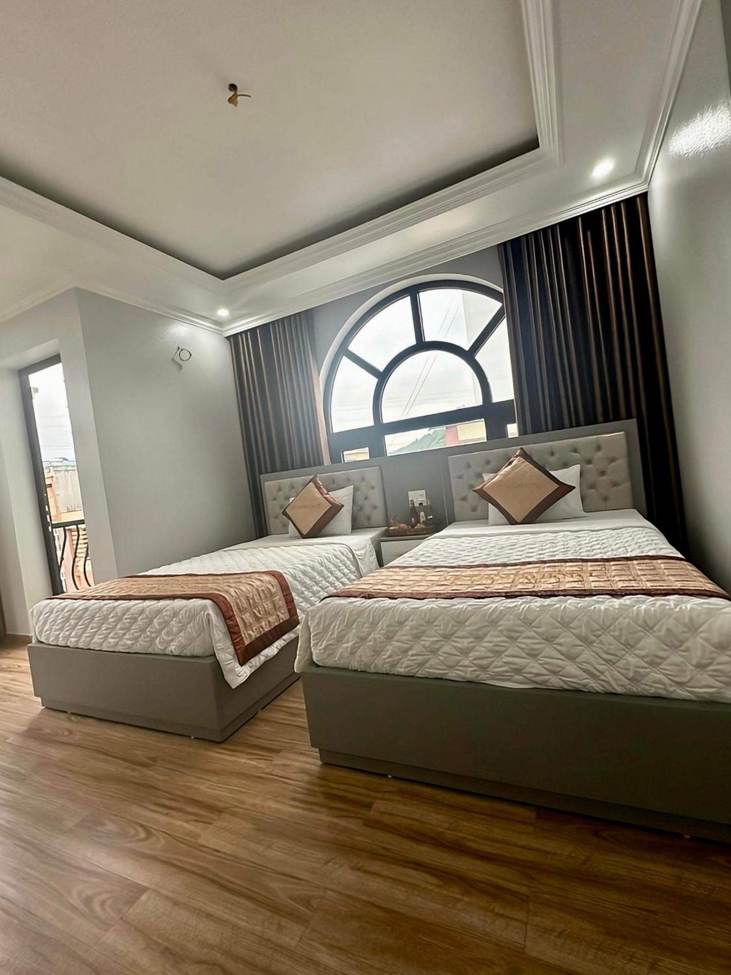 Viet Hoang Hotel Ha Long Exterior photo